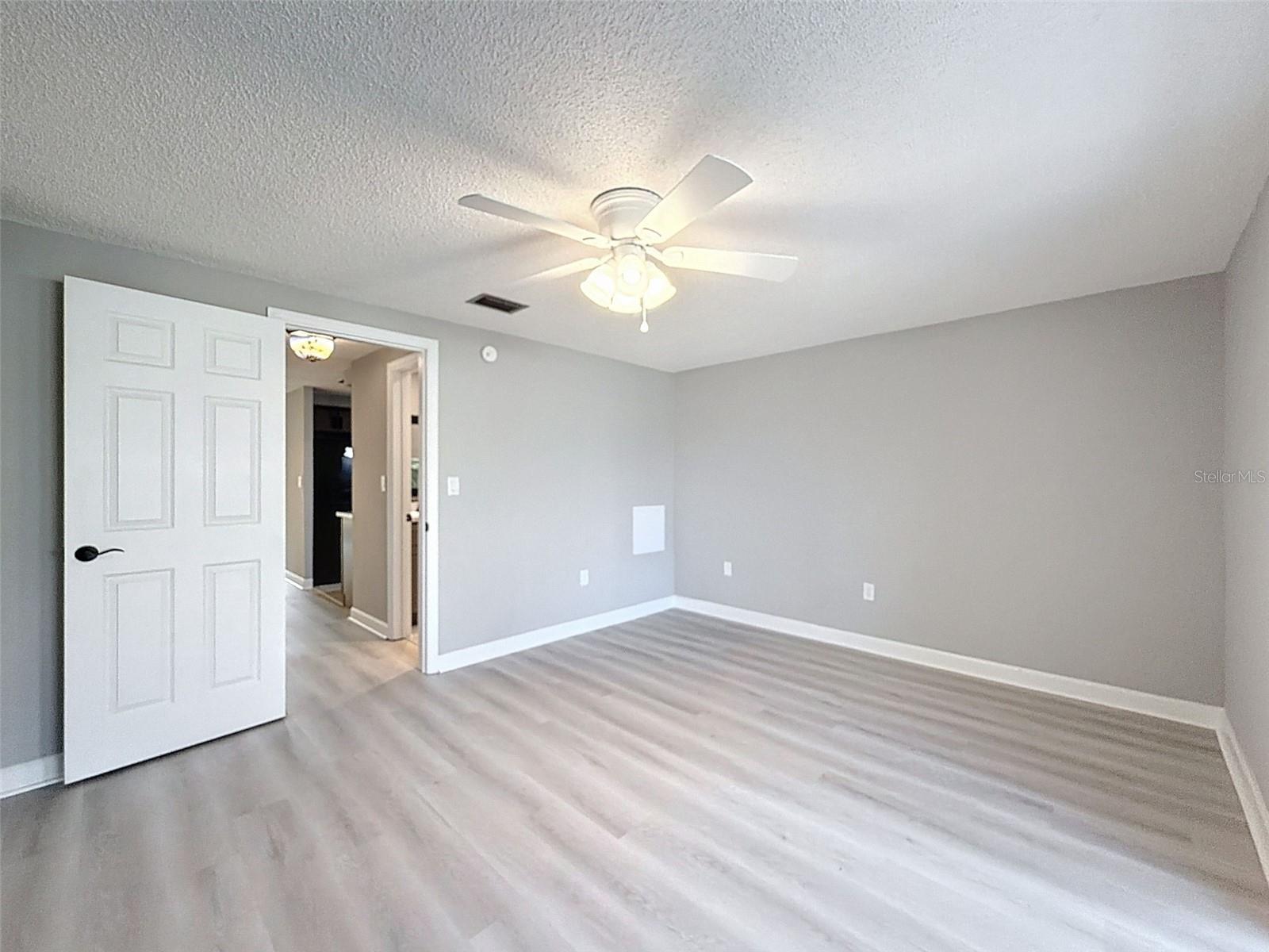 4233 Stratford Dr #d Property Photo 24