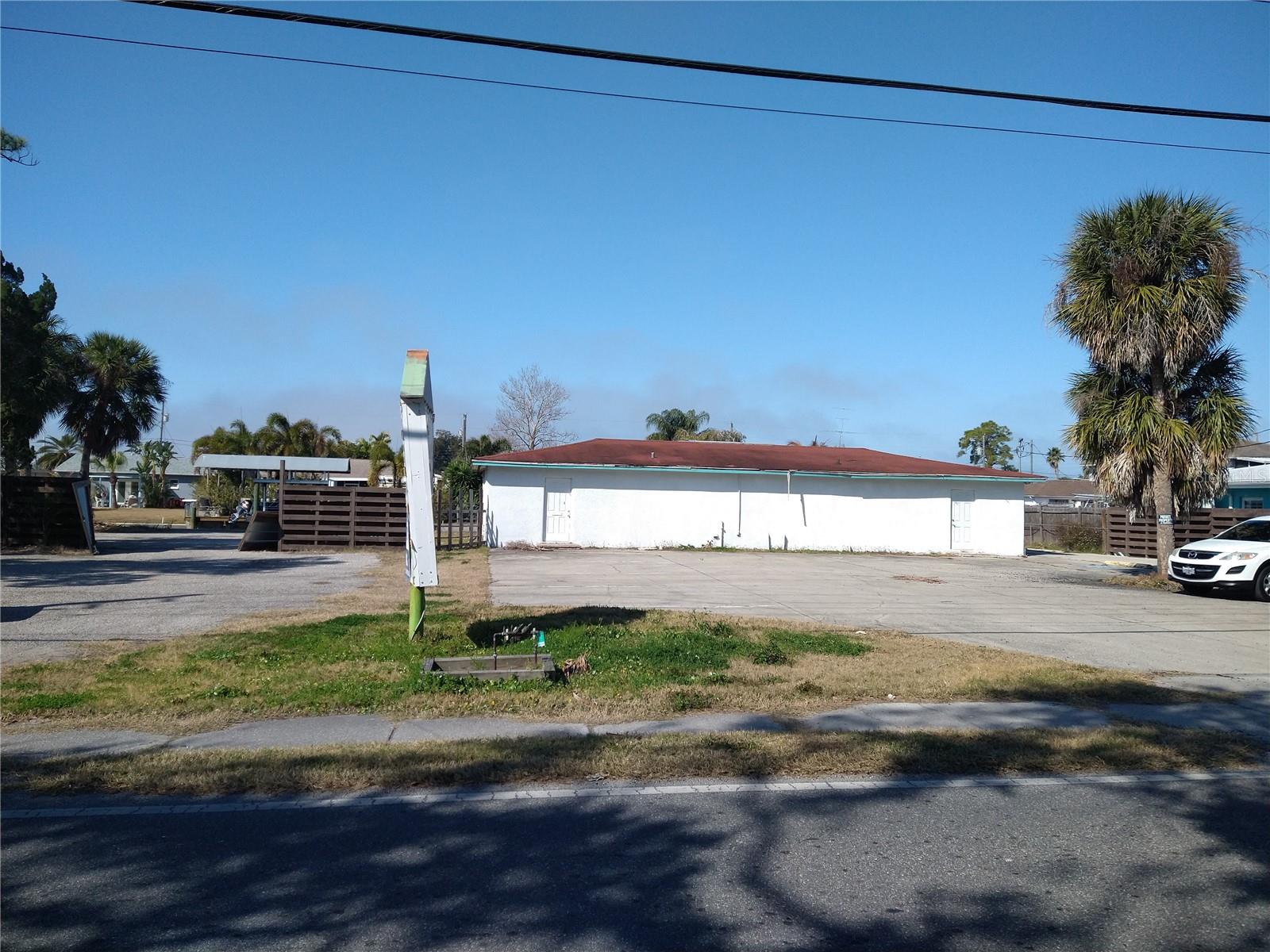 13923 OLD DIXIE HWY Property Photo 1
