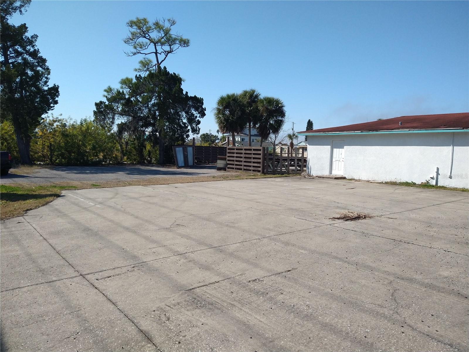 13923 Old Dixie Hwy Property Photo 4