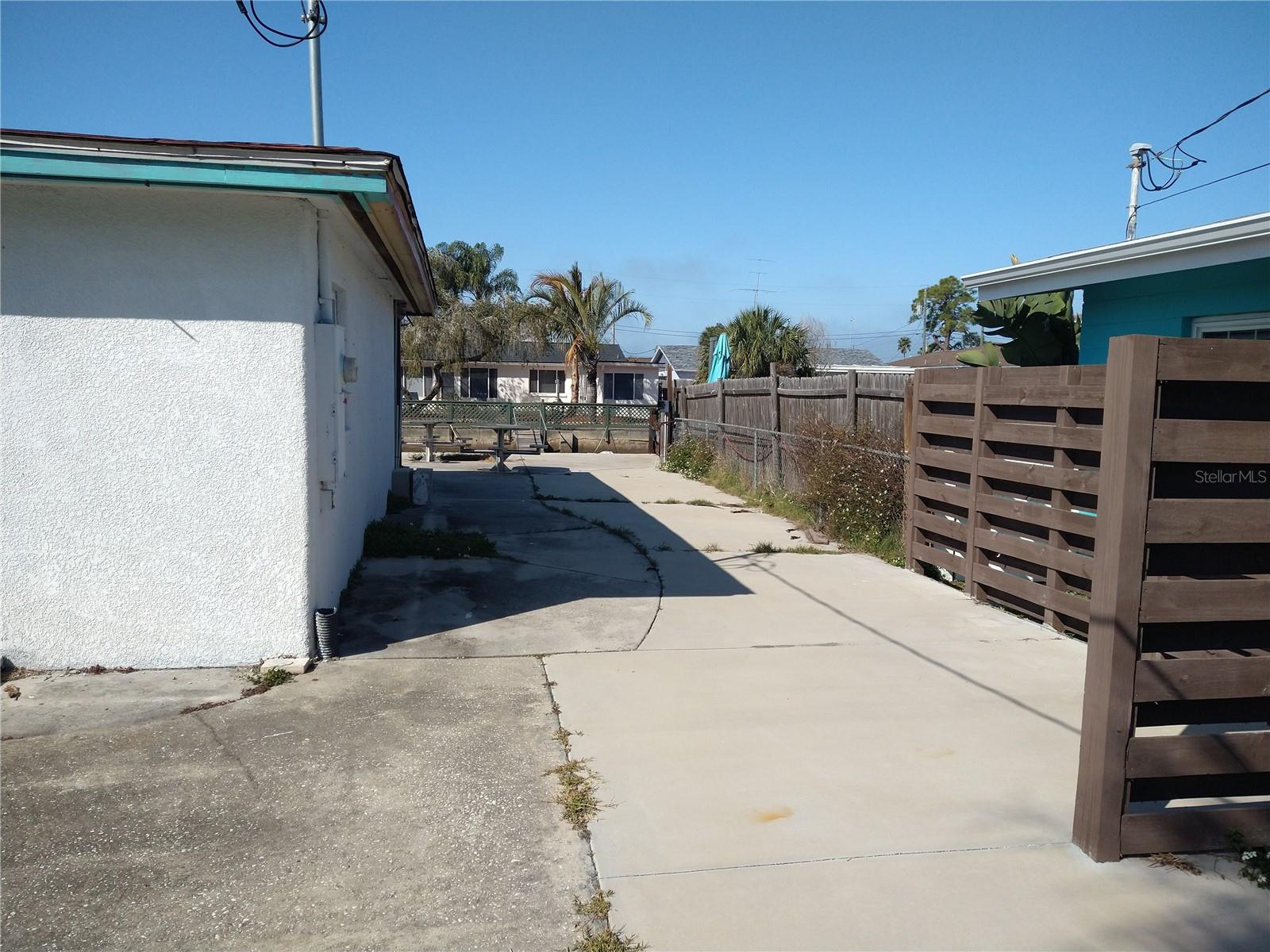 13923 Old Dixie Hwy Property Photo 5