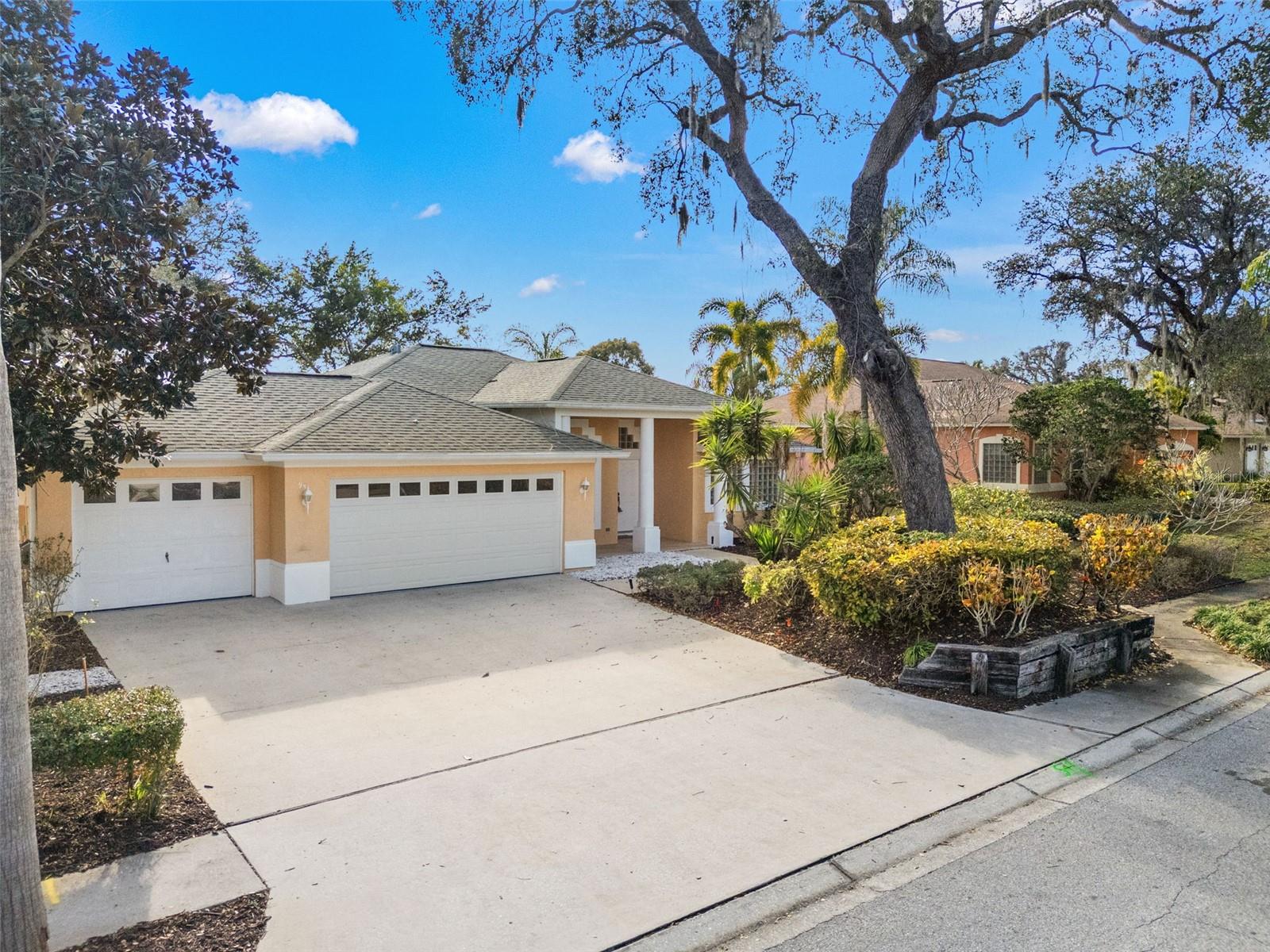 958 RIDGEWOOD TER