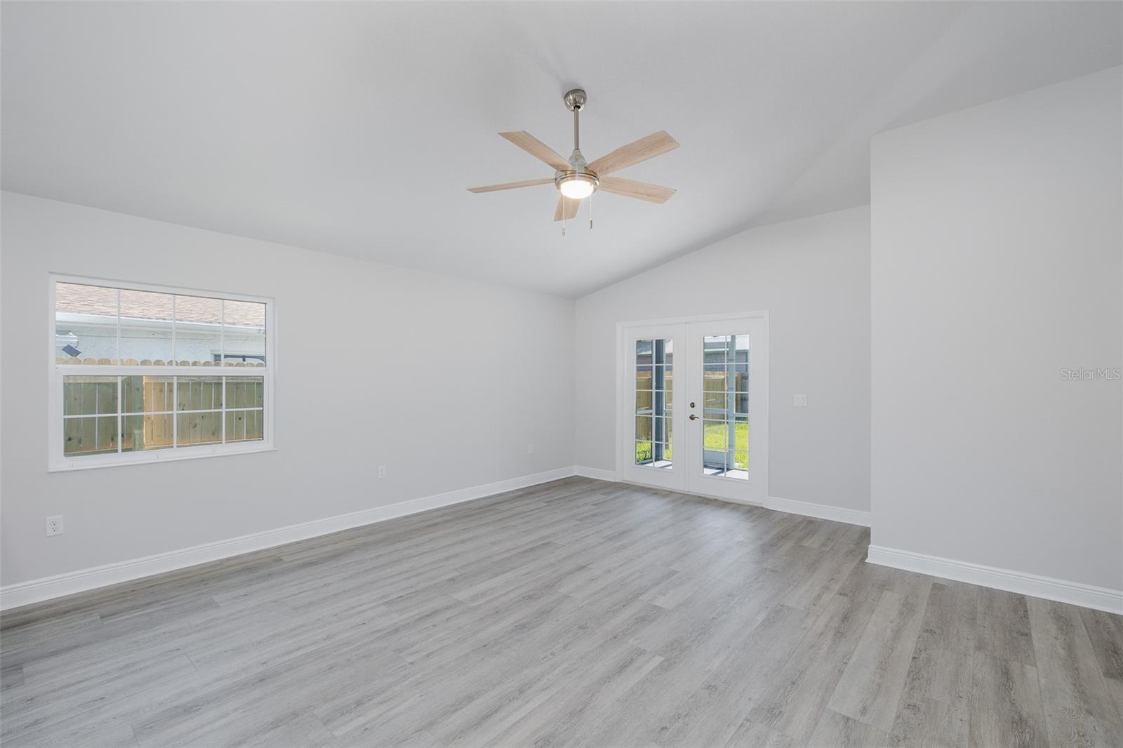 5422 Charles St Property Photo 11