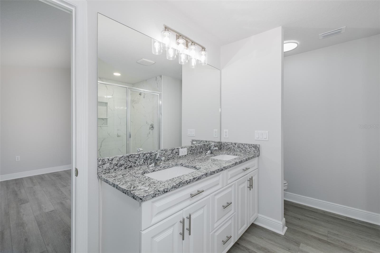 5422 Charles St Property Photo 16