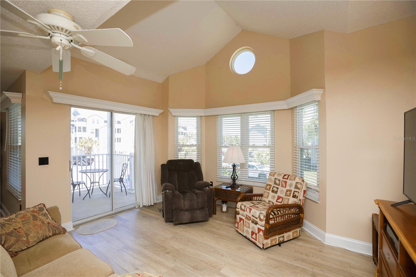 5712 Biscayne Ct #101 Property Photo 3