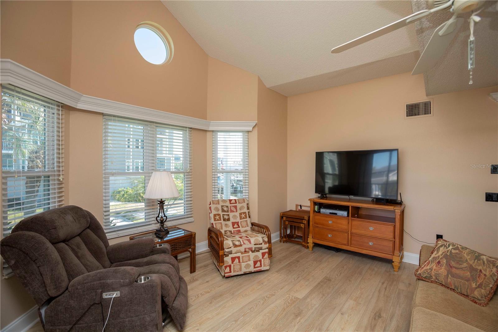 5712 Biscayne Ct #101 Property Photo 9