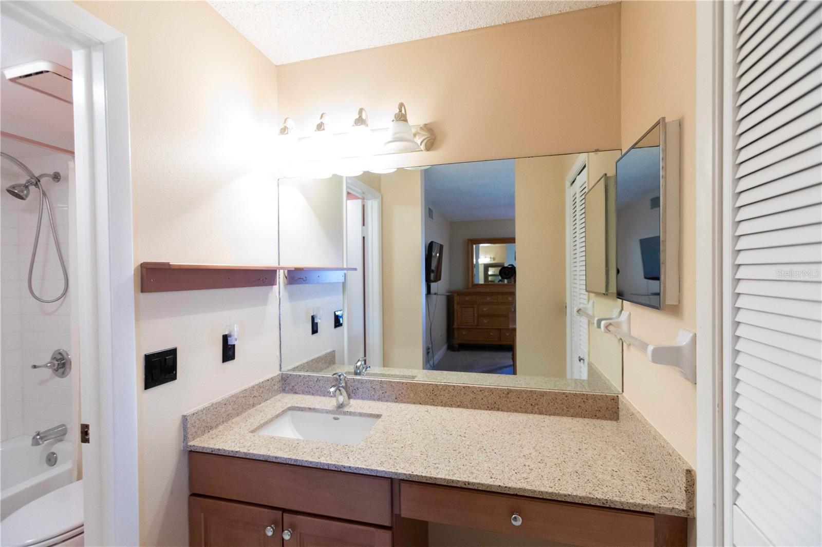5712 Biscayne Ct #101 Property Photo 18