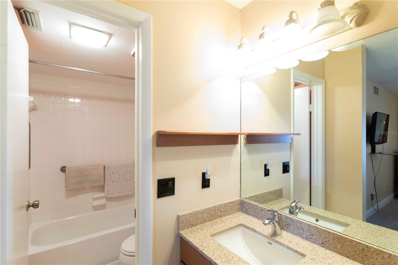 5712 Biscayne Ct #101 Property Photo 19