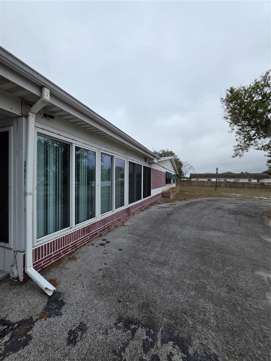 2634 South Dr Property Photo 7