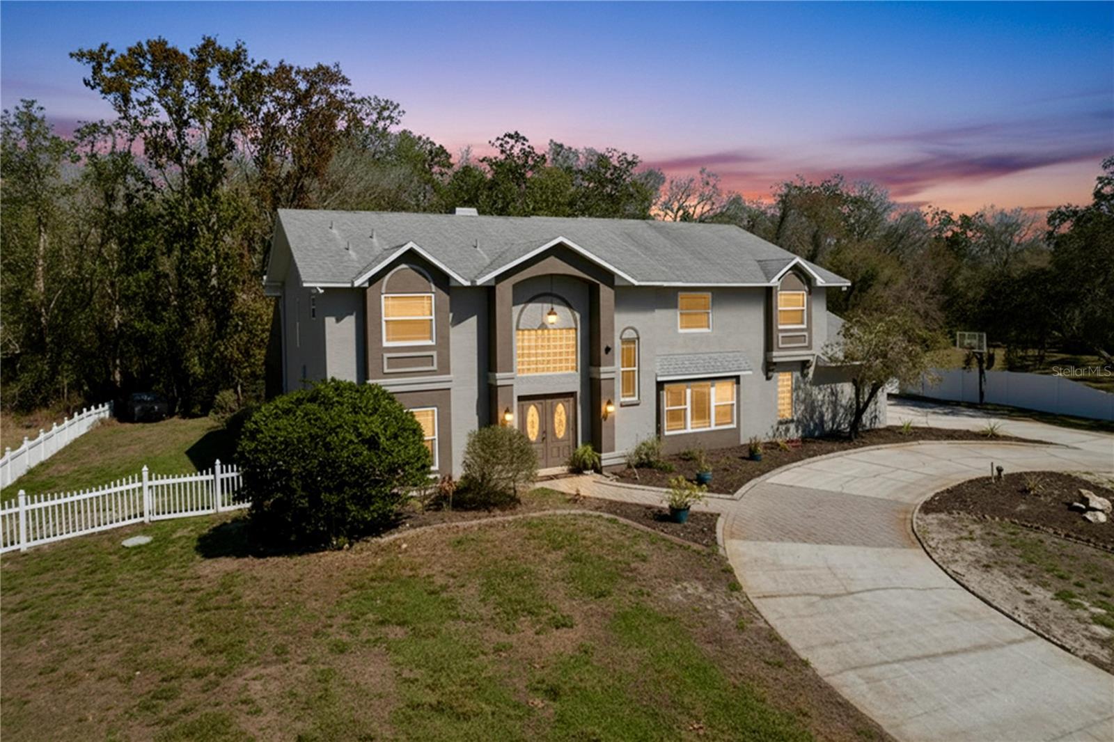 10655 Lakeview Dr Property Photo 1
