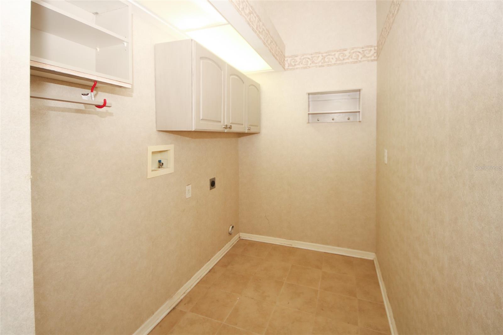 8506 Coral Creek Loop Property Photo 22