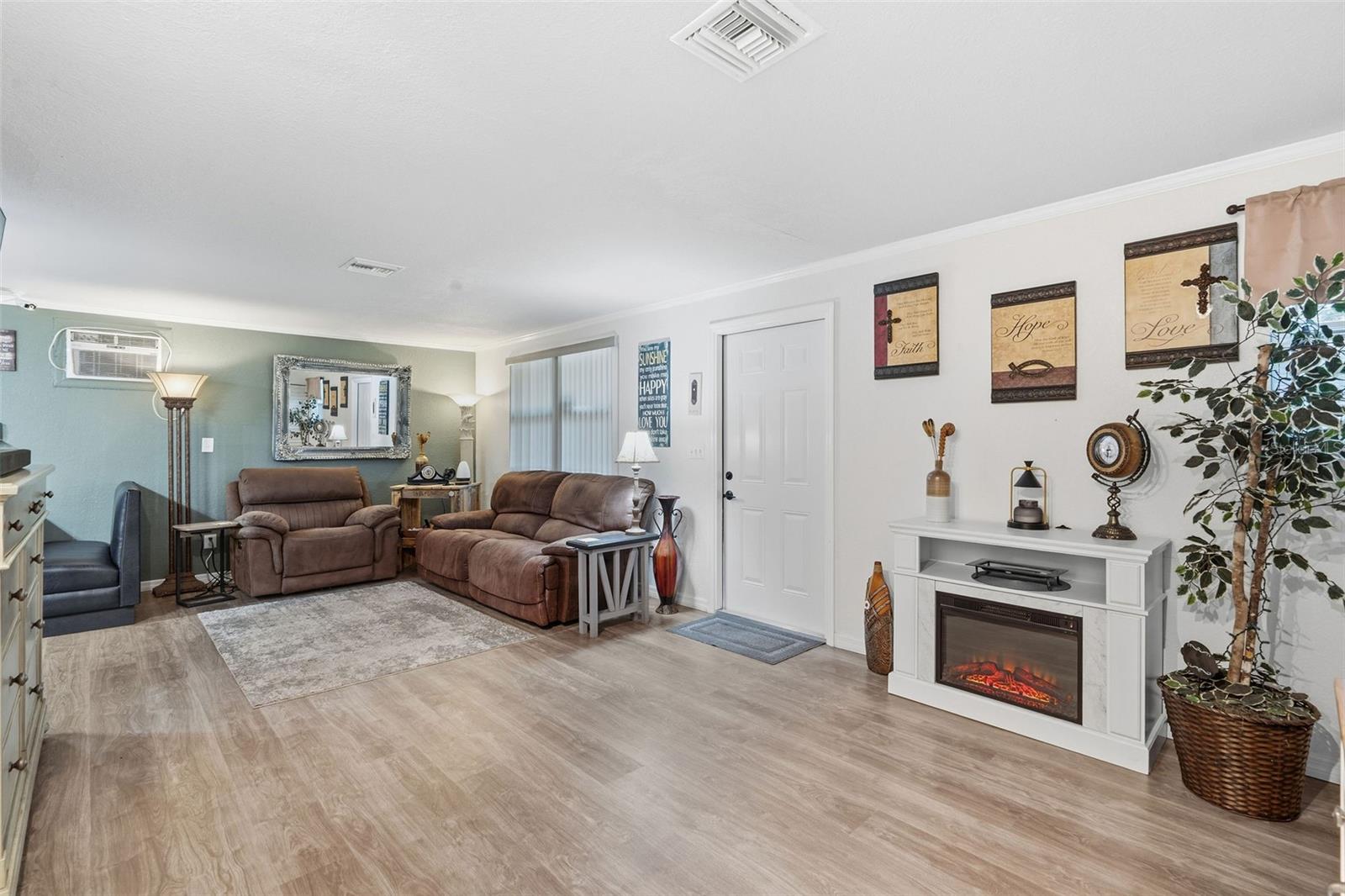 9381 Rosa St Property Photo 3