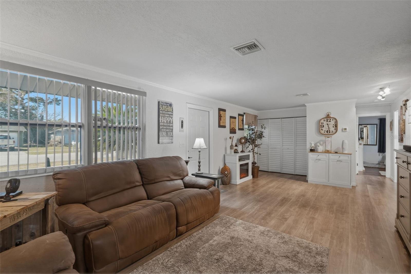 9381 Rosa St Property Photo 5