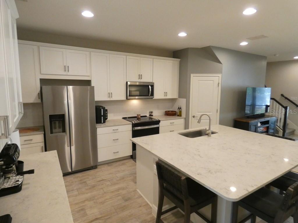 1505 Sunset Wind Loop Property Photo 3