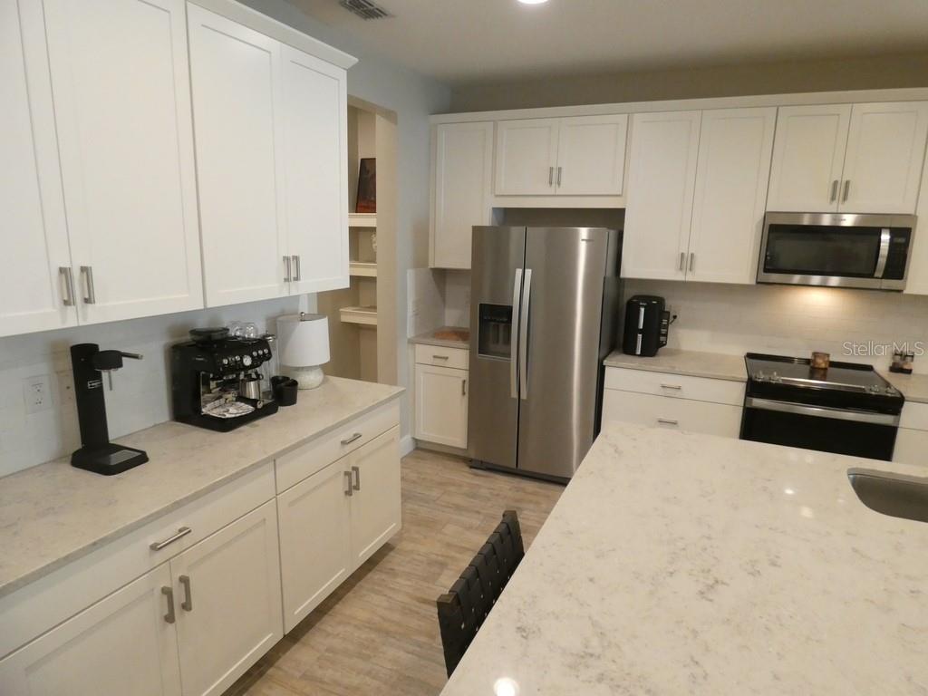 1505 Sunset Wind Loop Property Photo 4