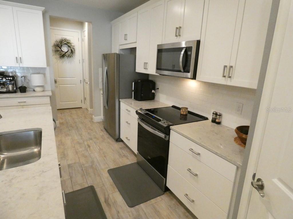 1505 Sunset Wind Loop Property Photo 10