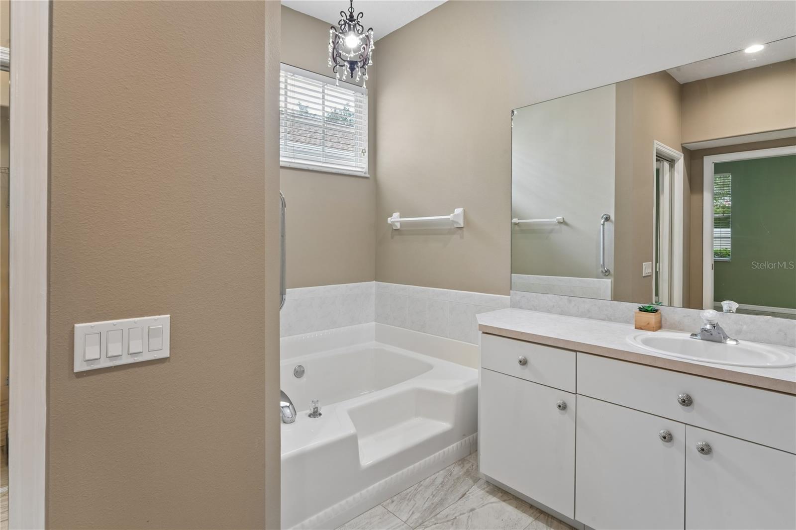 14465 Middle Fairway Dr Property Photo 32