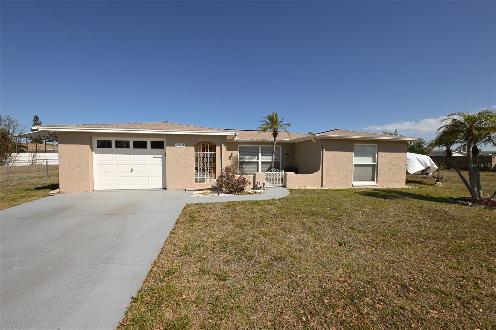 3233 Salisbury Dr Property Photo 1