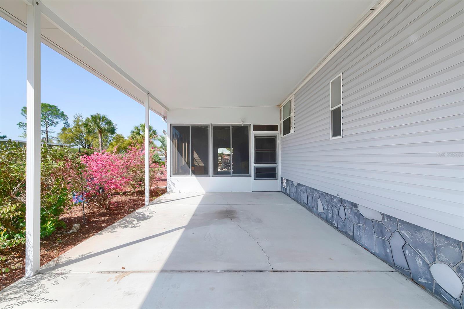 15025 Brookridge Blvd Property Photo 3