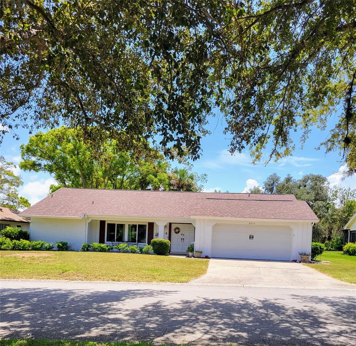 8210 Valley Stream Ln Property Photo 1