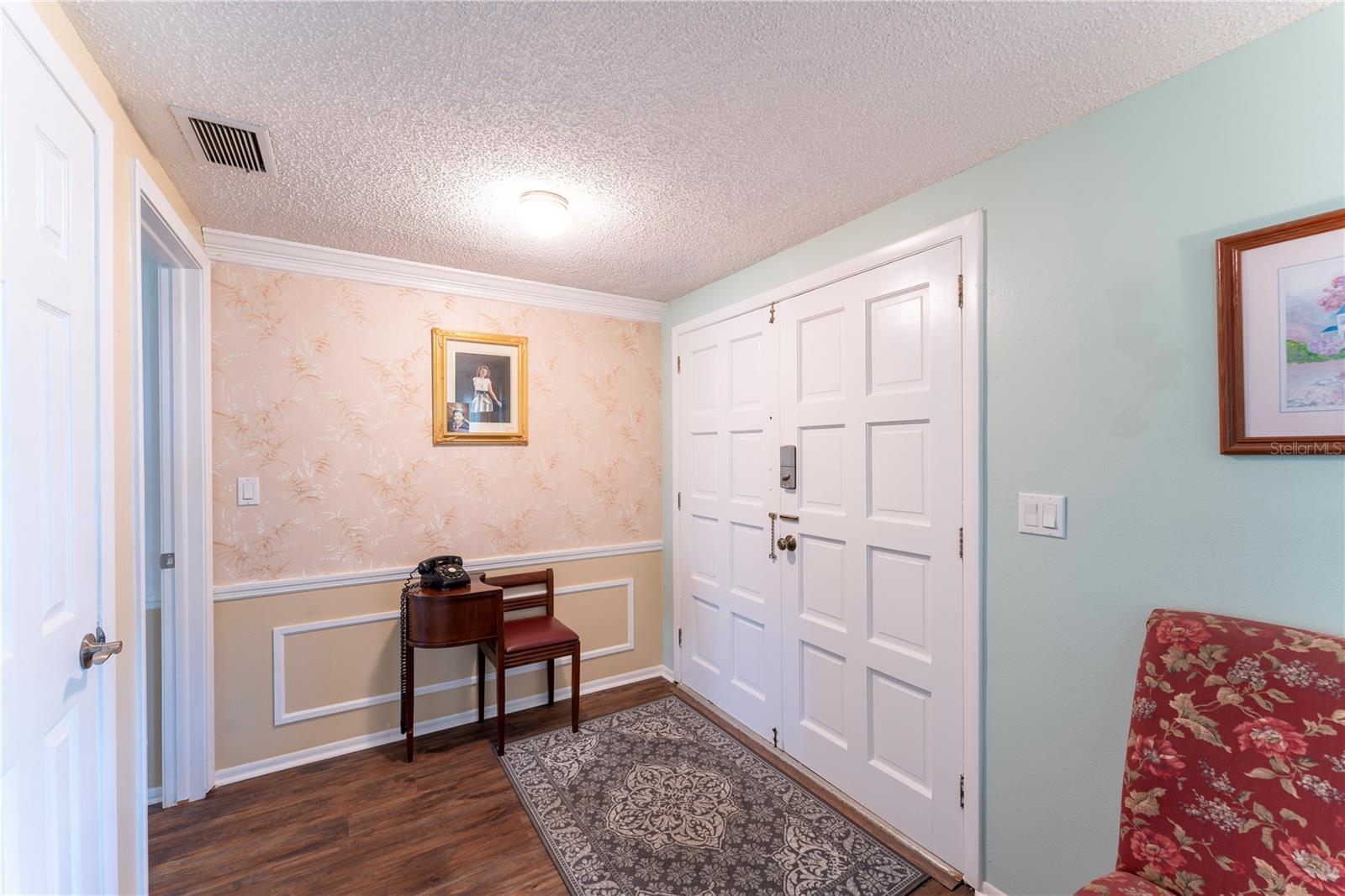 8210 Valley Stream Ln Property Photo 2