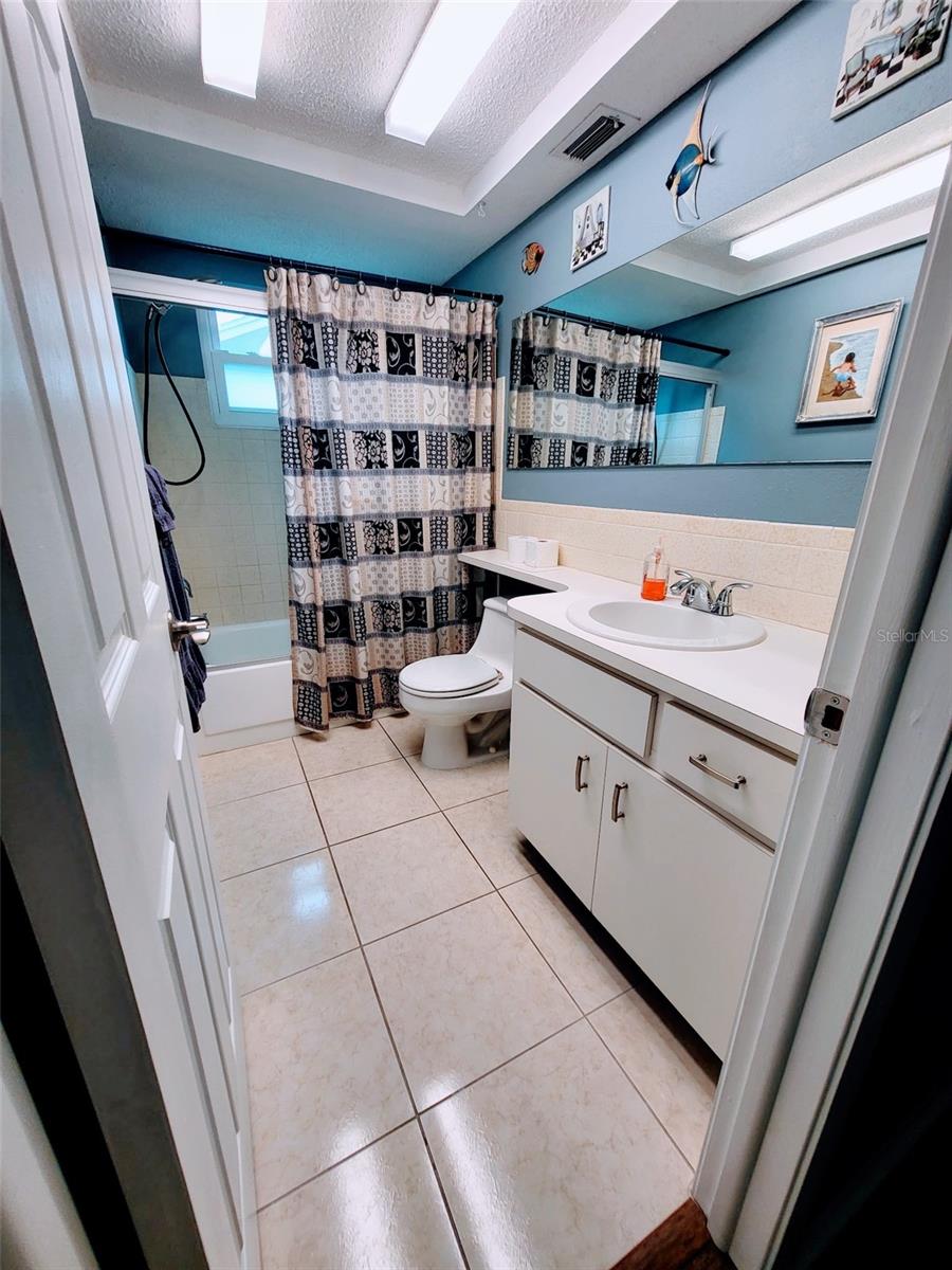 8210 Valley Stream Ln Property Photo 9