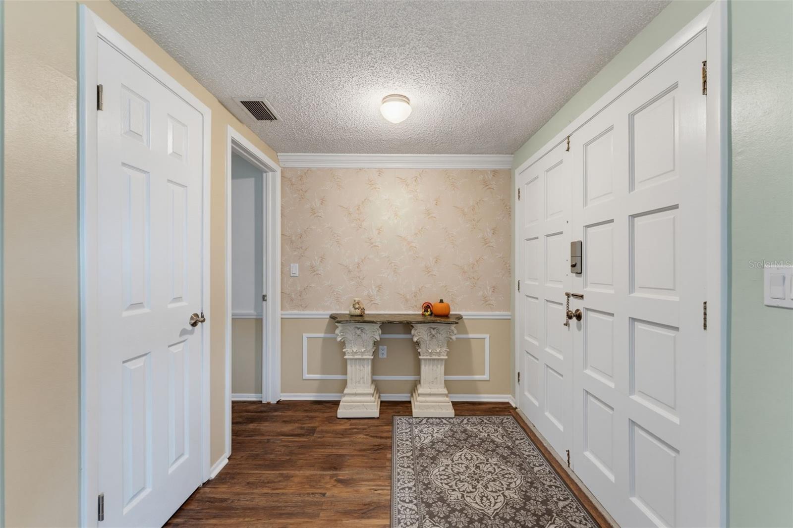 8210 Valley Stream Ln Property Photo 10