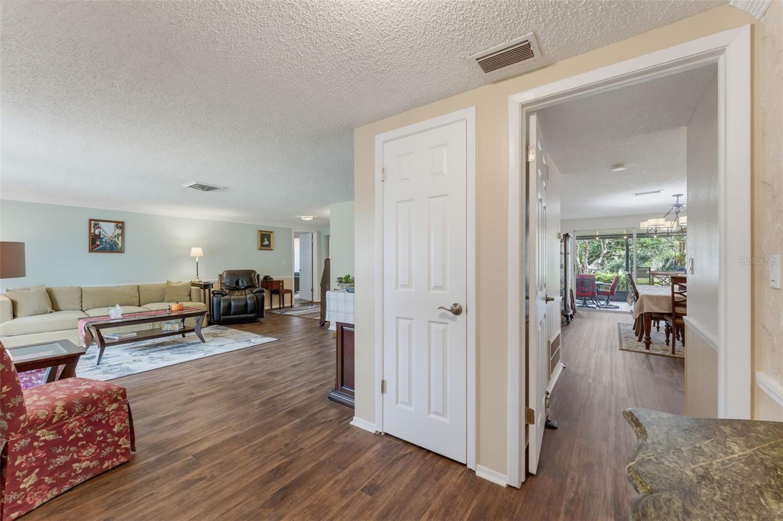 8210 Valley Stream Ln Property Photo 11