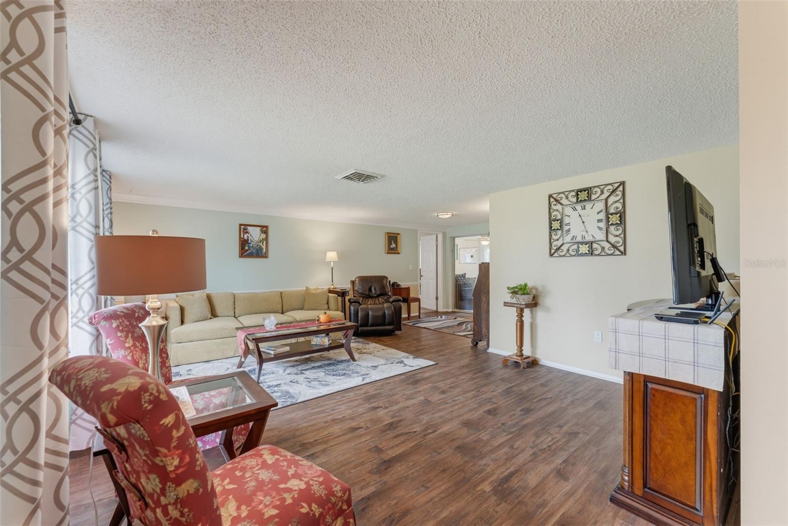 8210 Valley Stream Ln Property Photo 12
