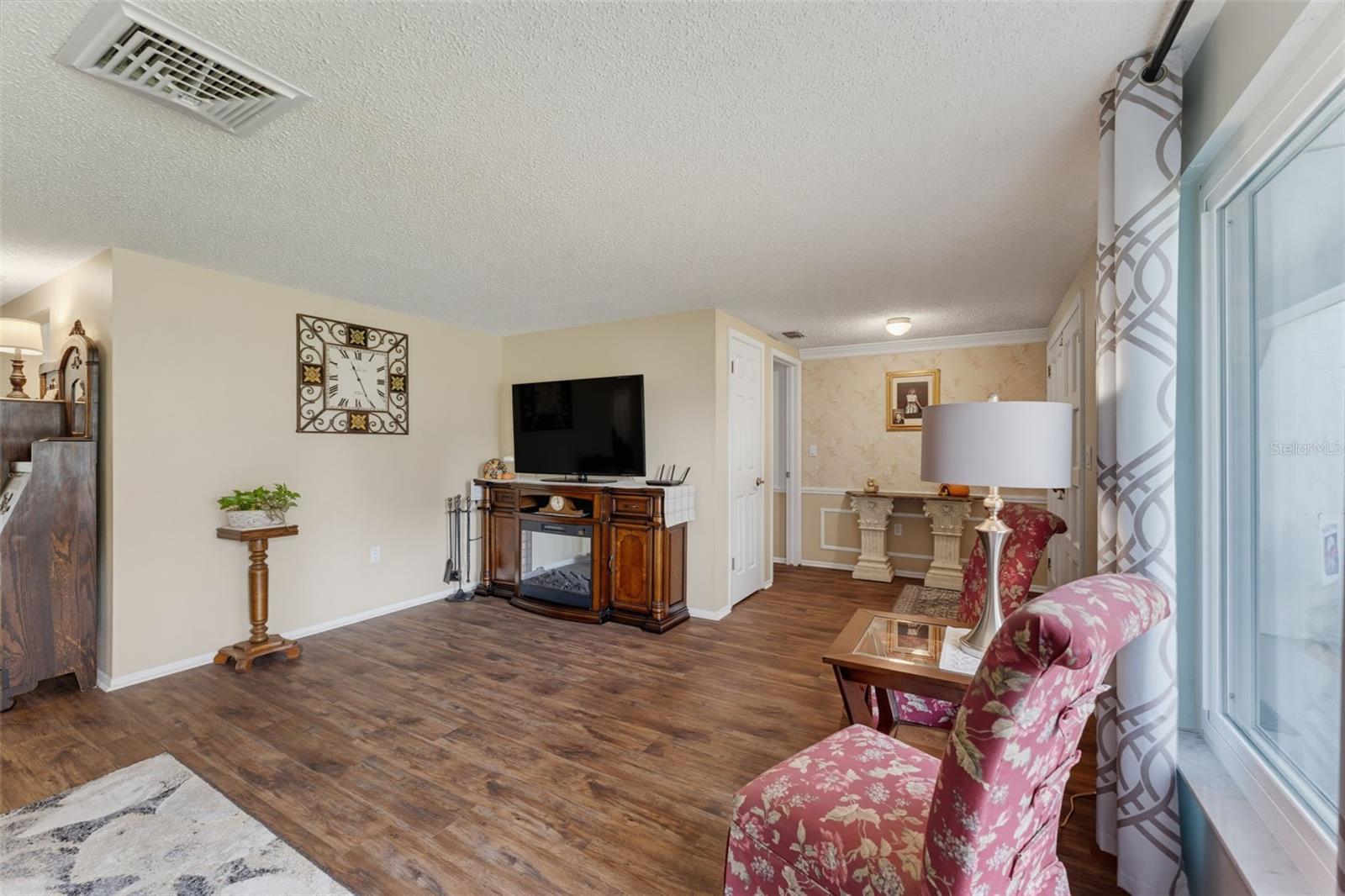 8210 Valley Stream Ln Property Photo 15