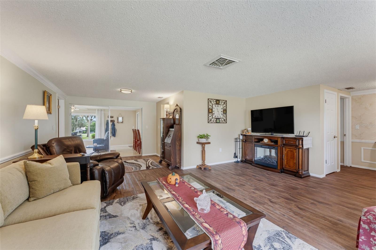 8210 Valley Stream Ln Property Photo 16