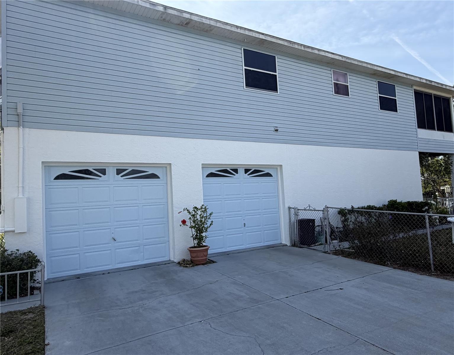 6810 Seaview Blvd Property Photo 4