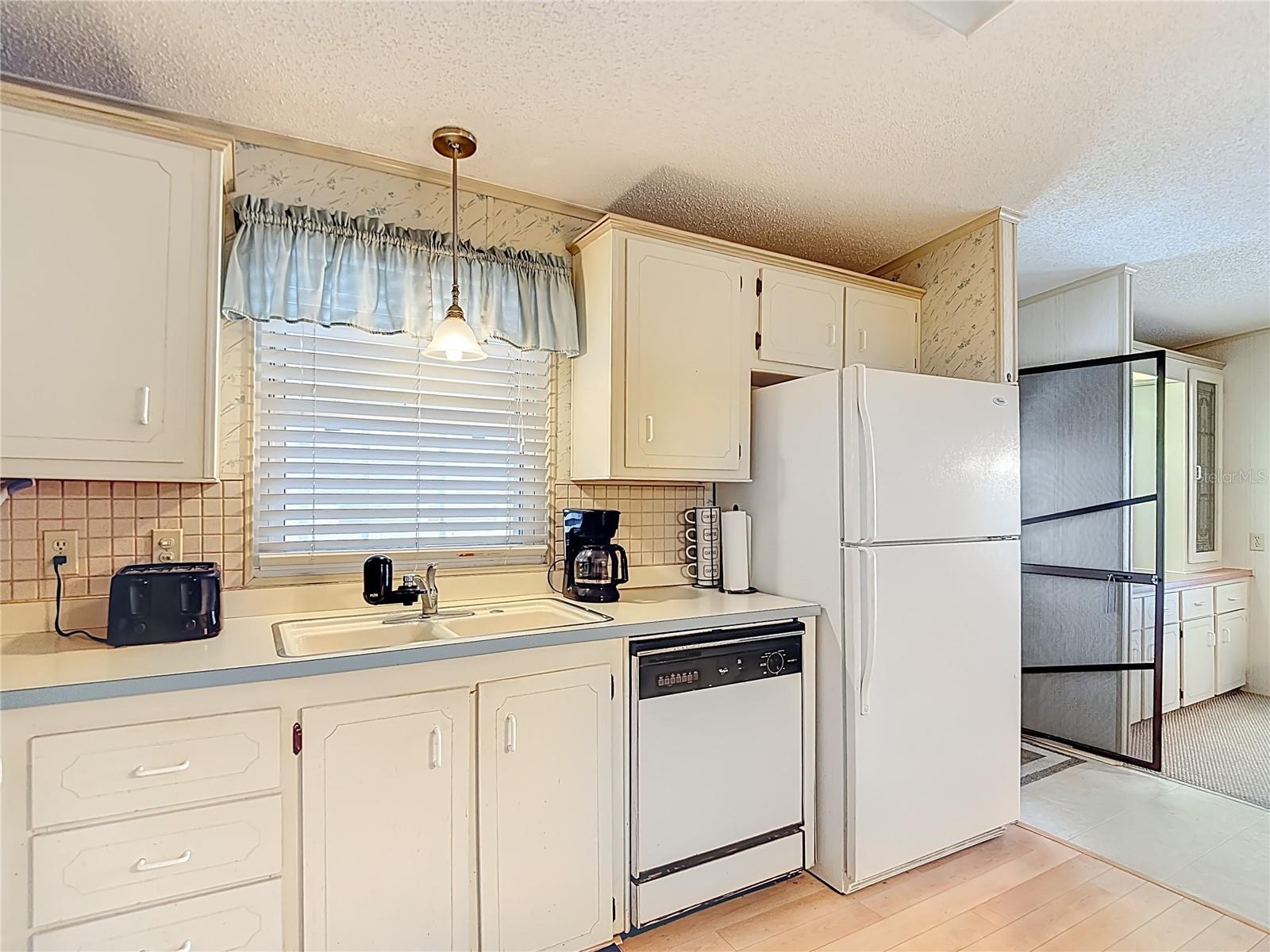 10321 Marinette Ave Property Photo 7