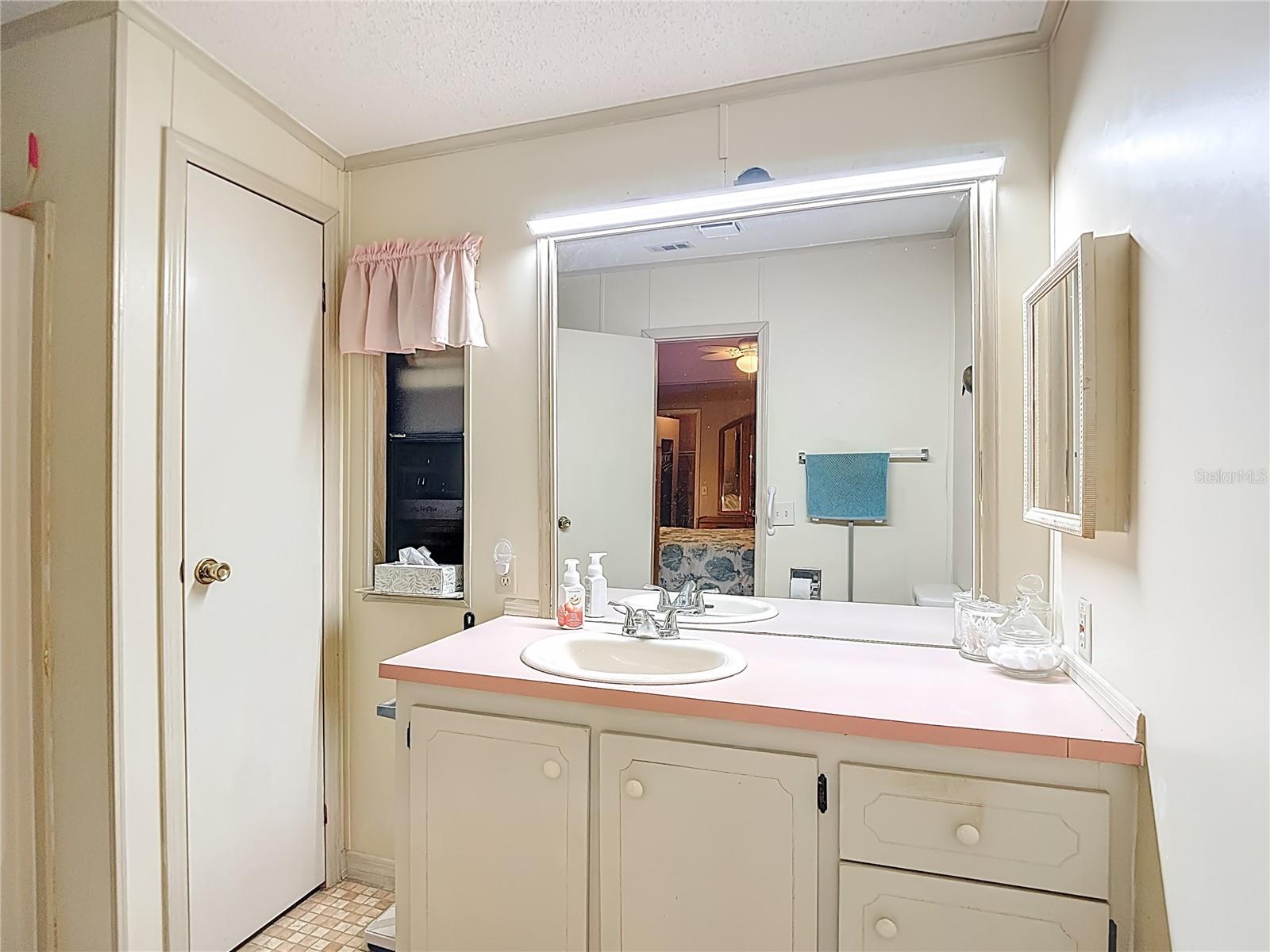 10321 Marinette Ave Property Photo 29