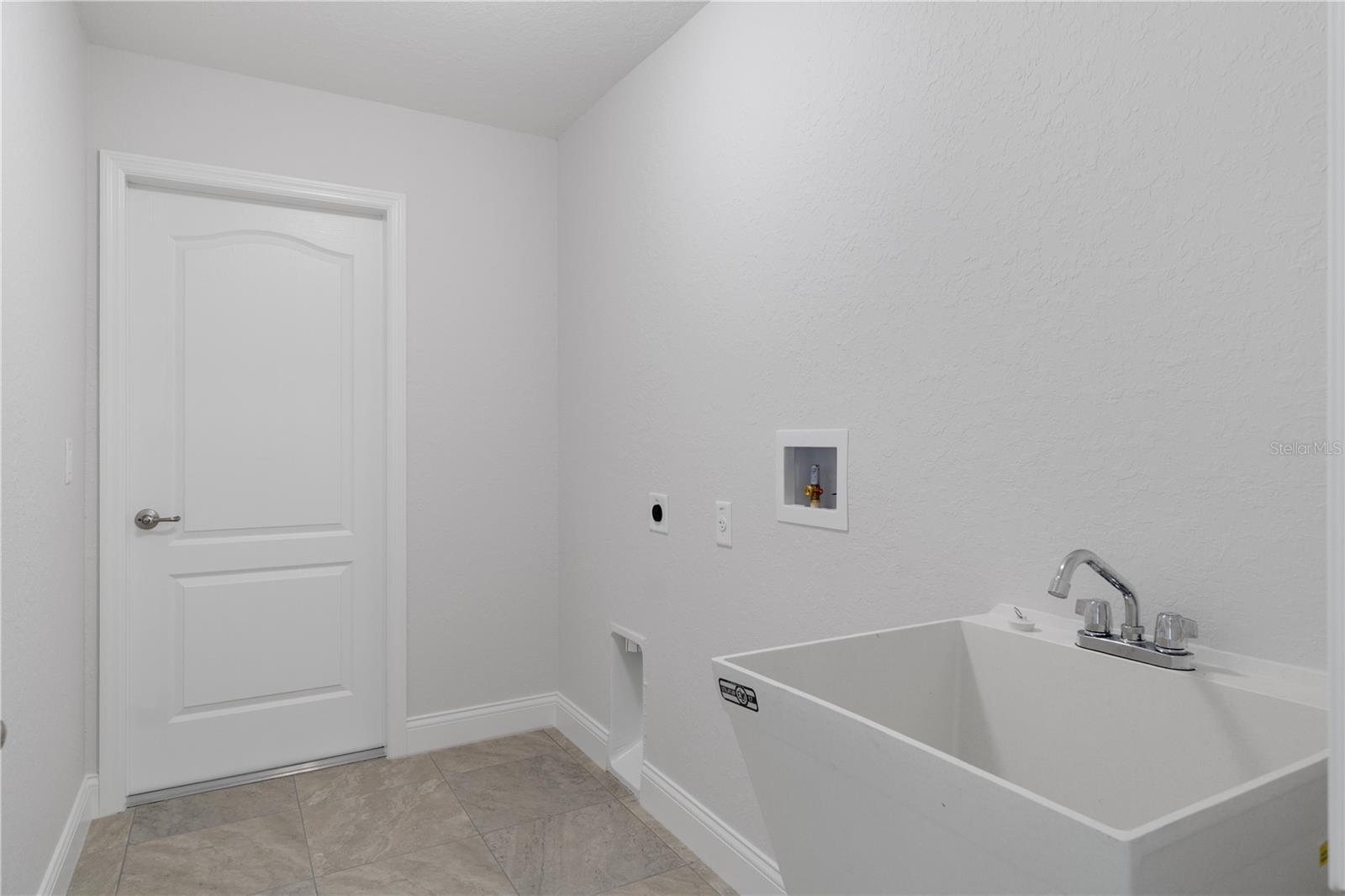 11367 Latchwood Ave Property Photo 9