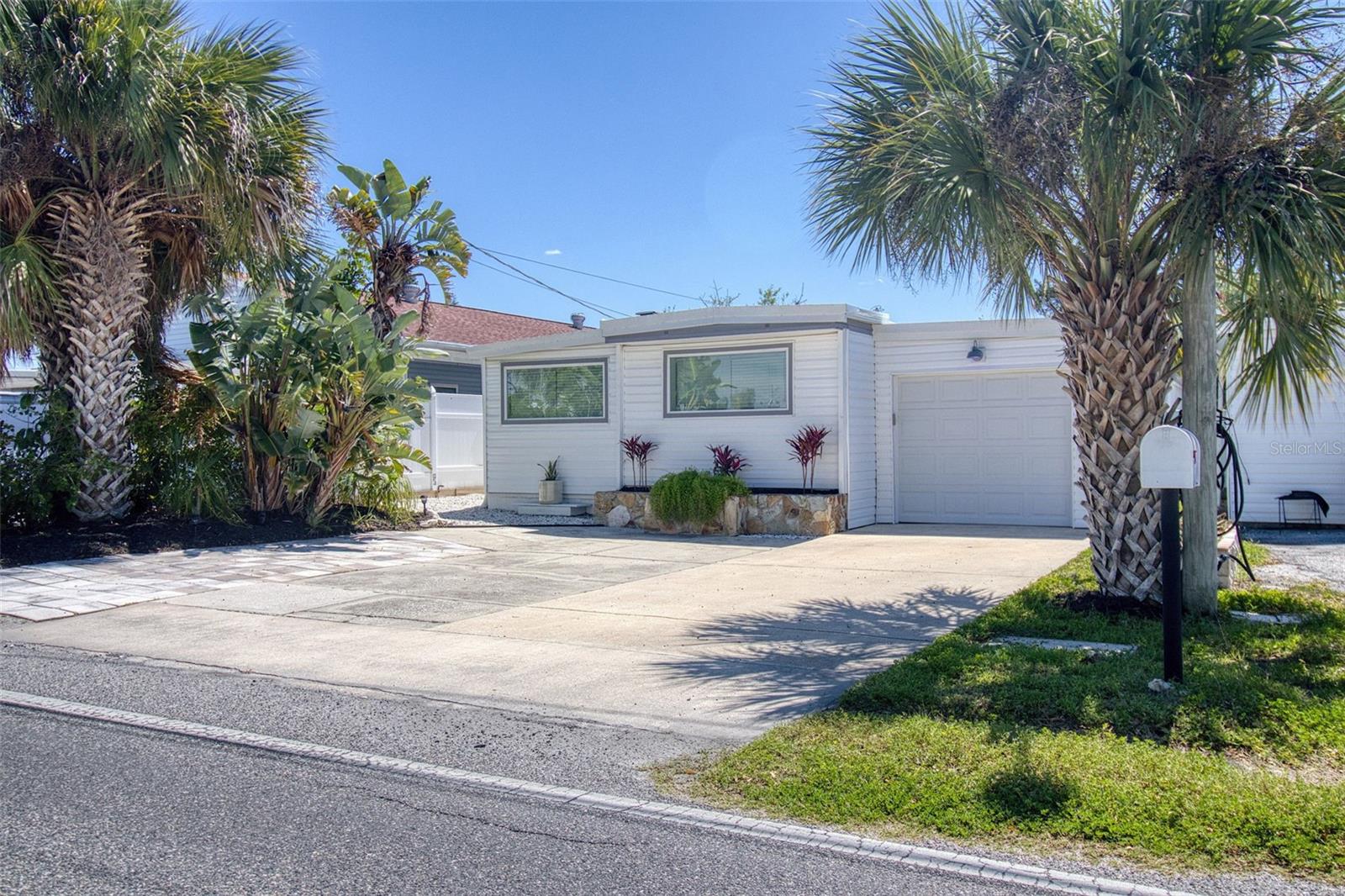 6820 Sea Ranch Dr Property Photo 1