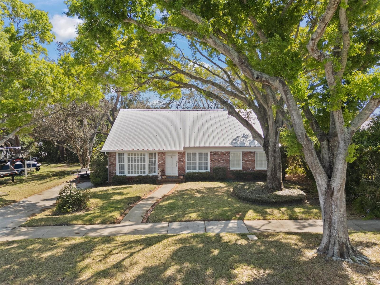 502 Hillcrest Ave Property Photo
