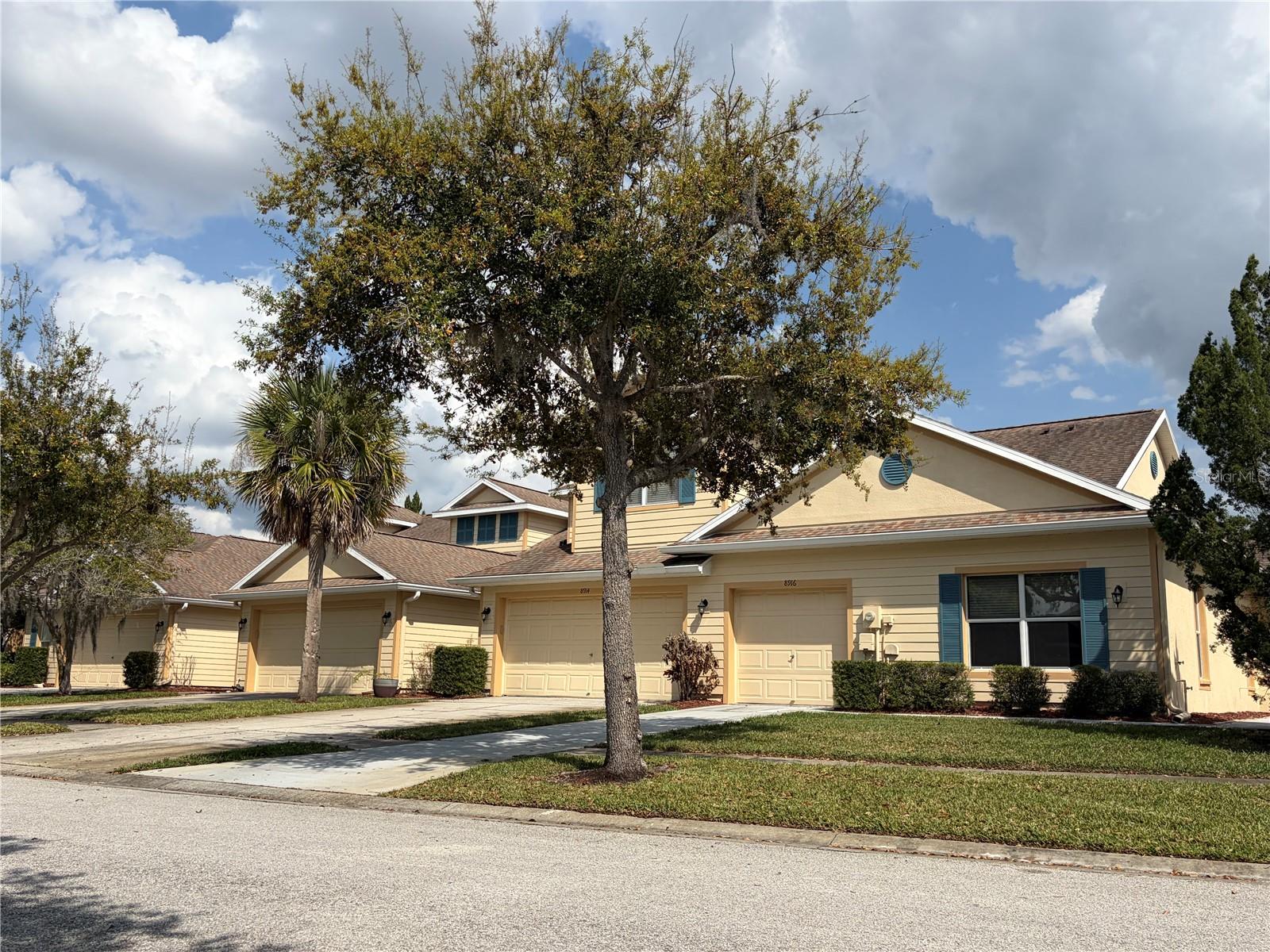 8914 Iron Oak Property Photo 4