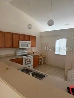 3010 Greynolds Ave Property Photo 2