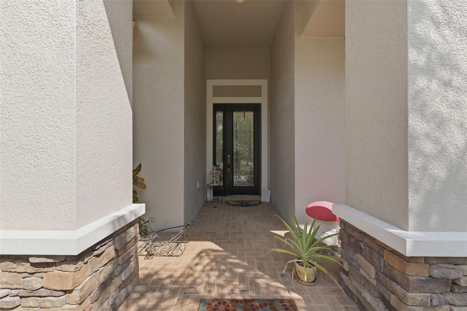 2732 Devonoak Blvd Property Photo 2