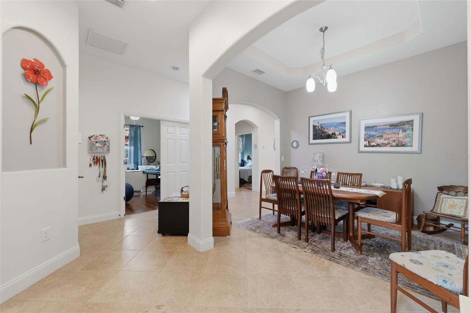 2732 Devonoak Blvd Property Photo 3