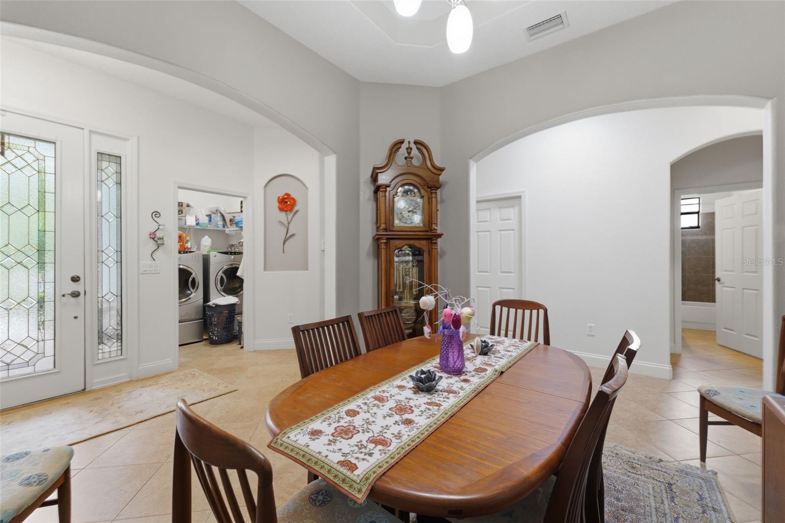 2732 Devonoak Blvd Property Photo 4