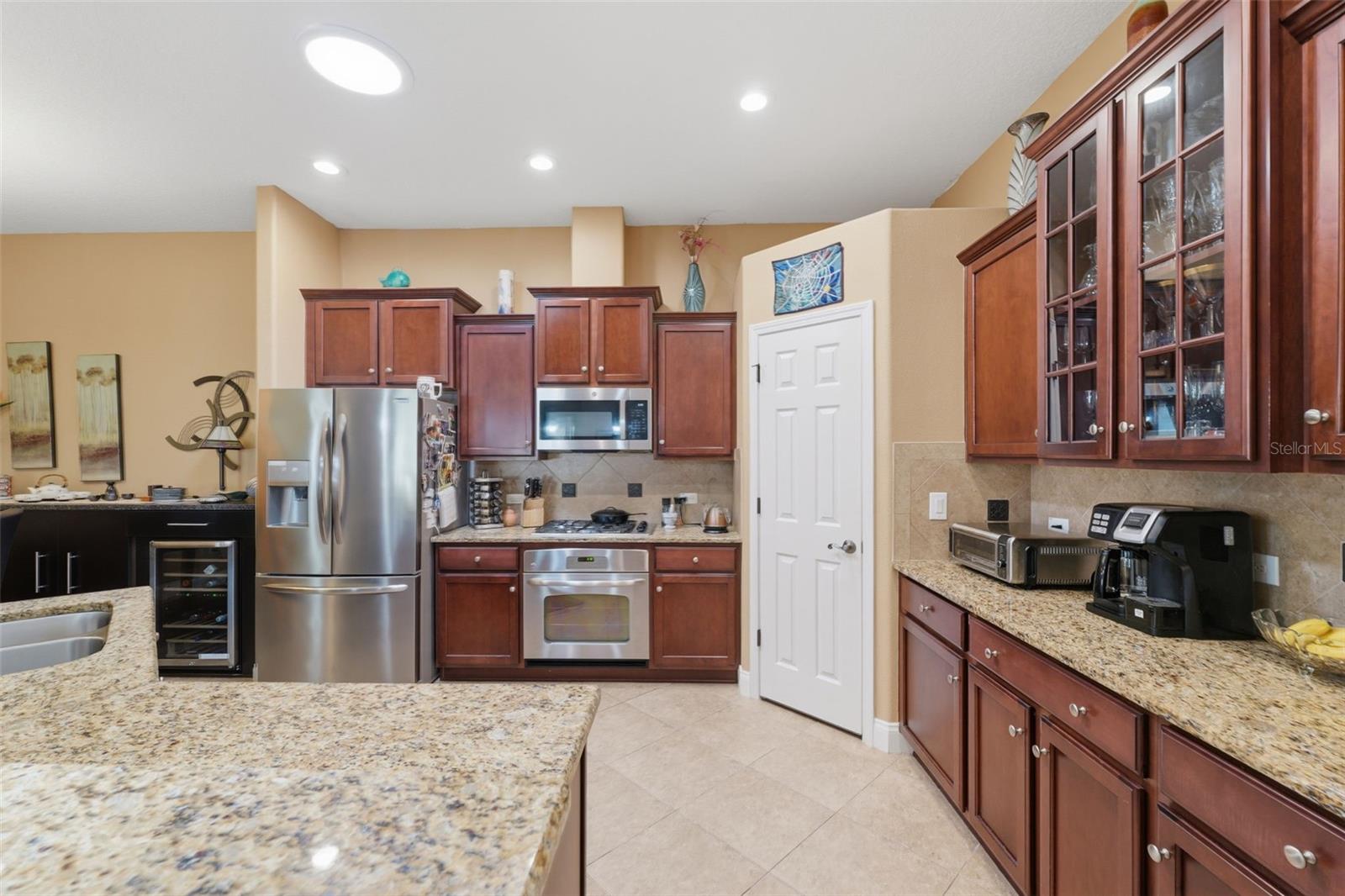 2732 Devonoak Blvd Property Photo 6
