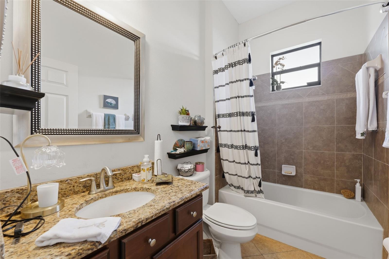 2732 Devonoak Blvd Property Photo 18