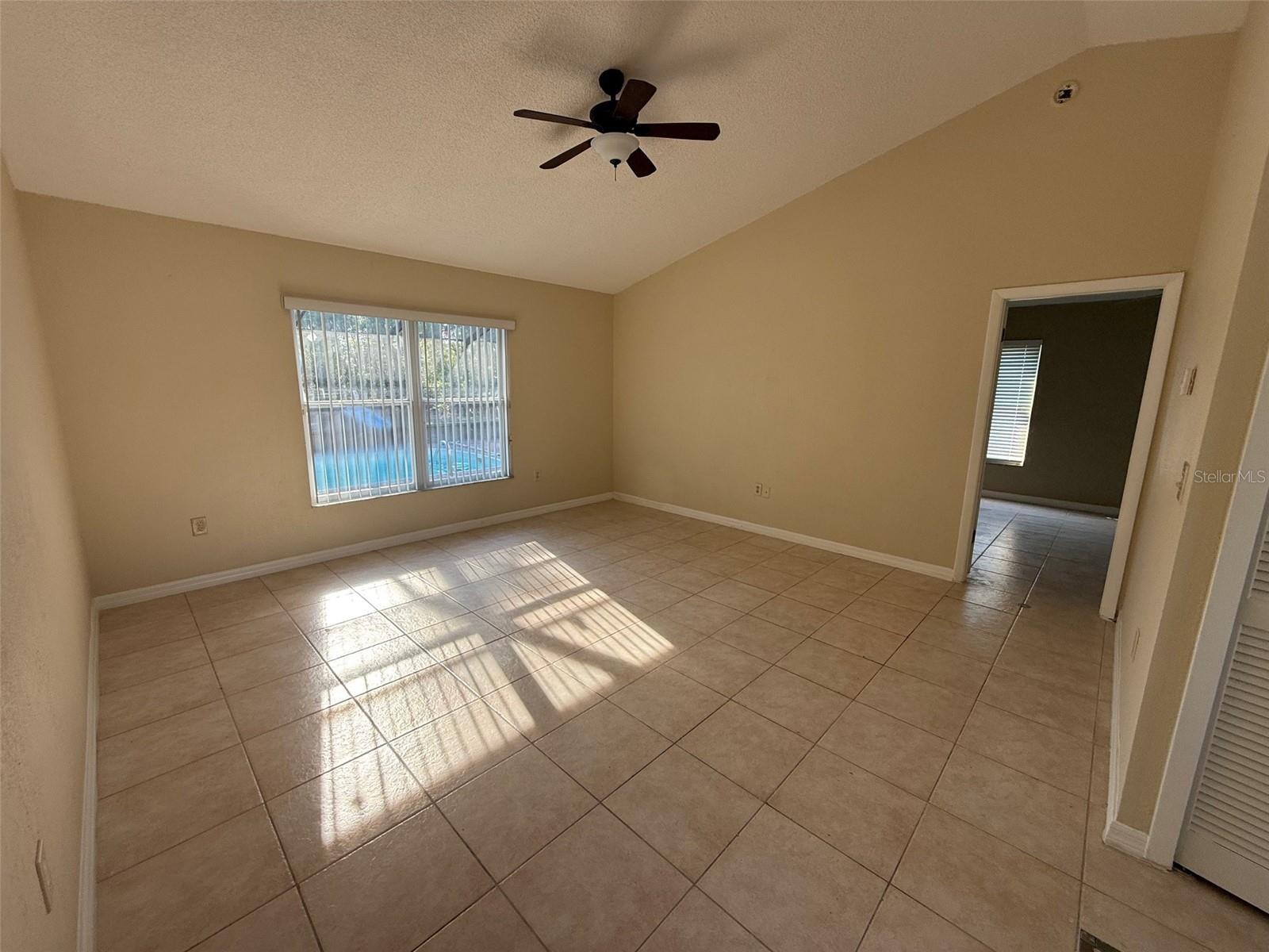 2392 Fairview Rd Property Photo 2