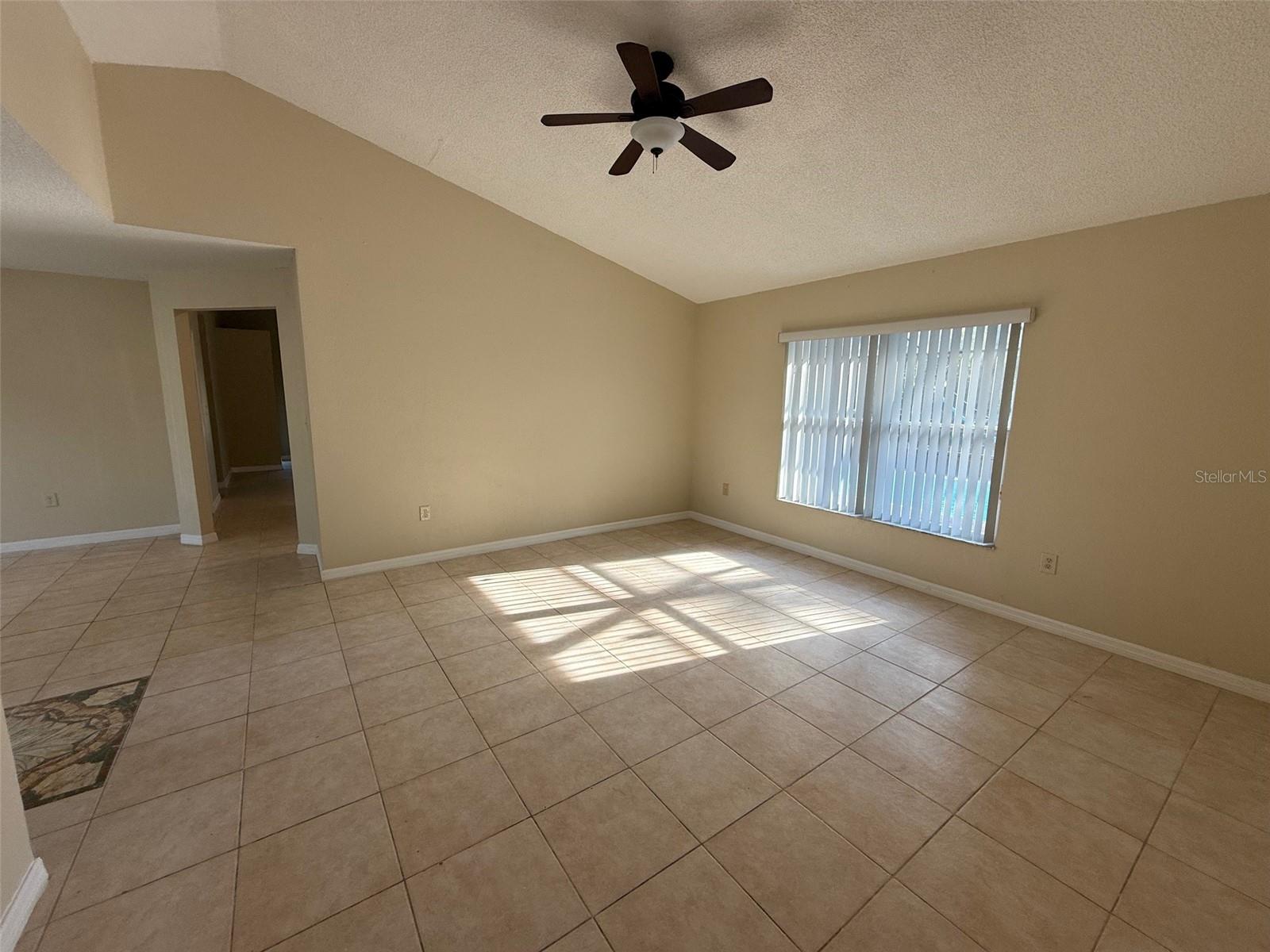 2392 Fairview Rd Property Photo 3