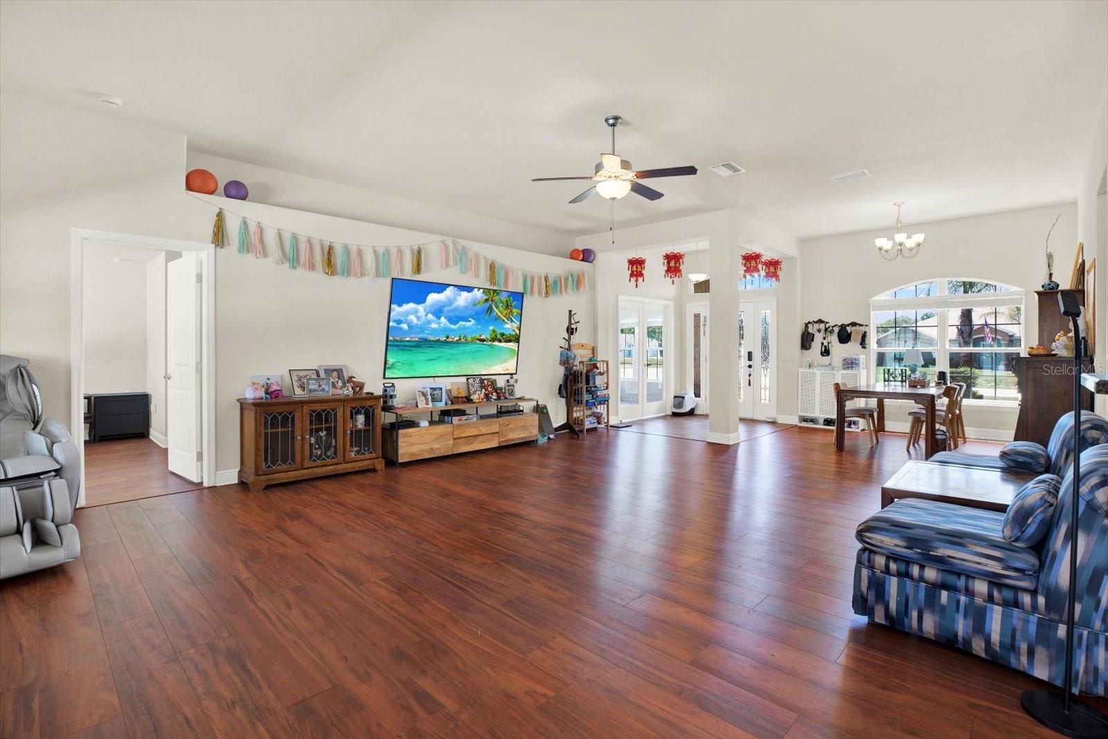 14061 White Plains St Property Photo 6