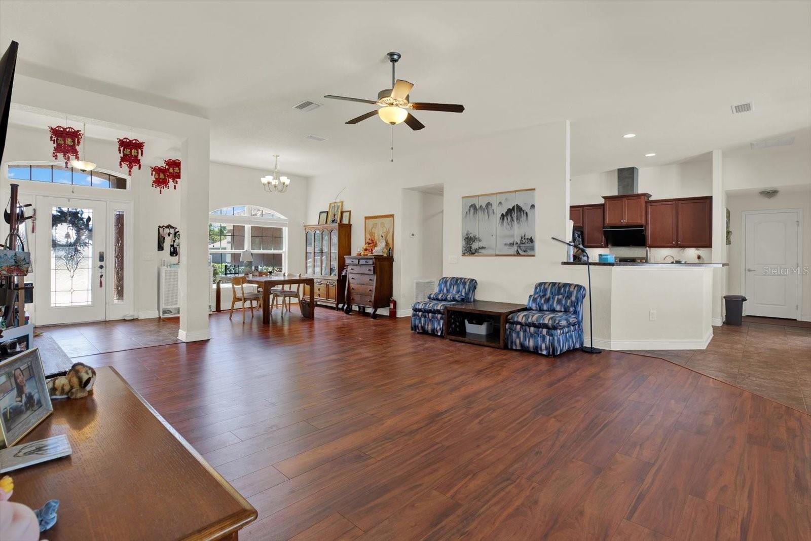 14061 White Plains St Property Photo 7