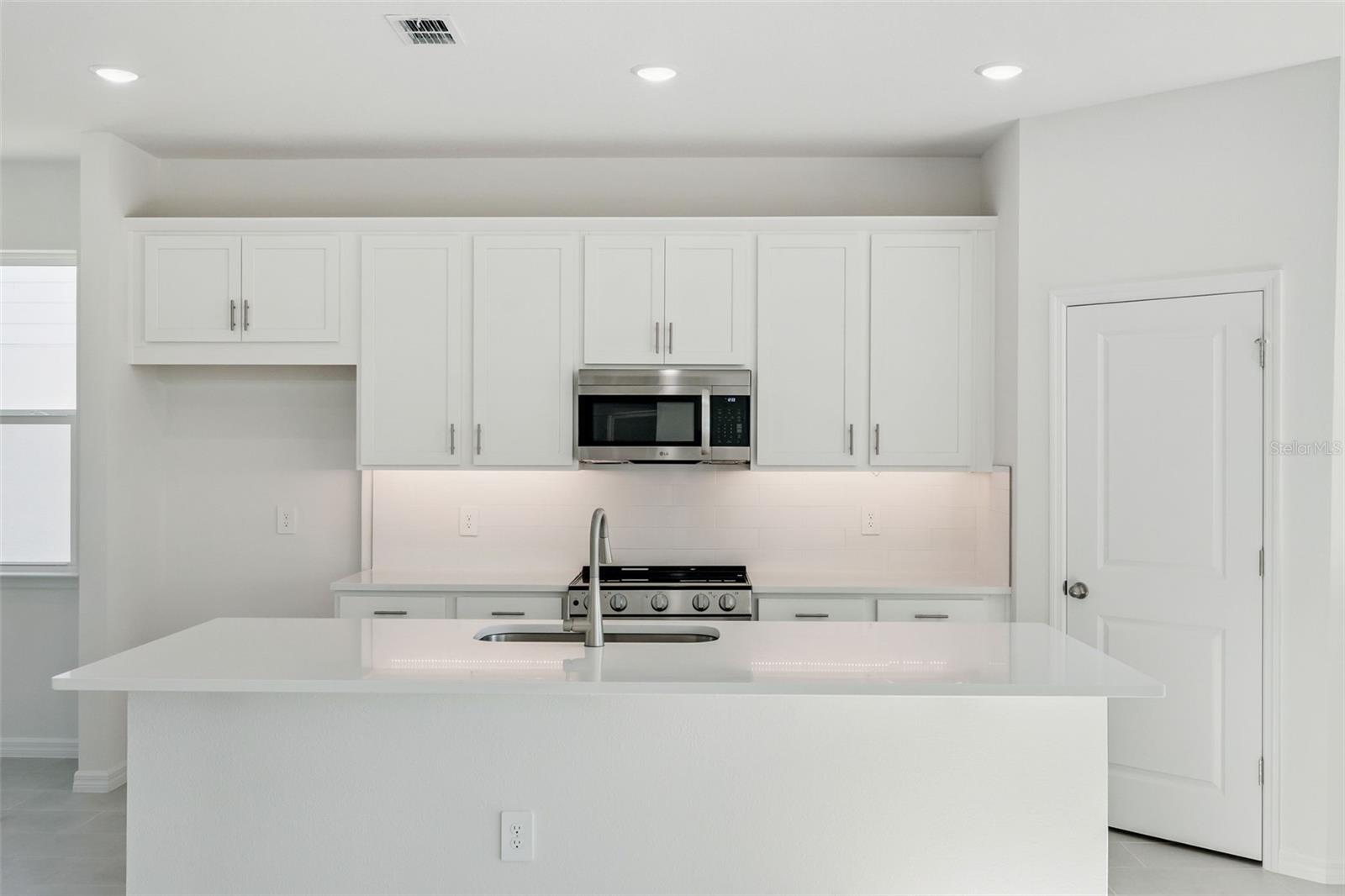 4283 Darby Ct Property Photo 6