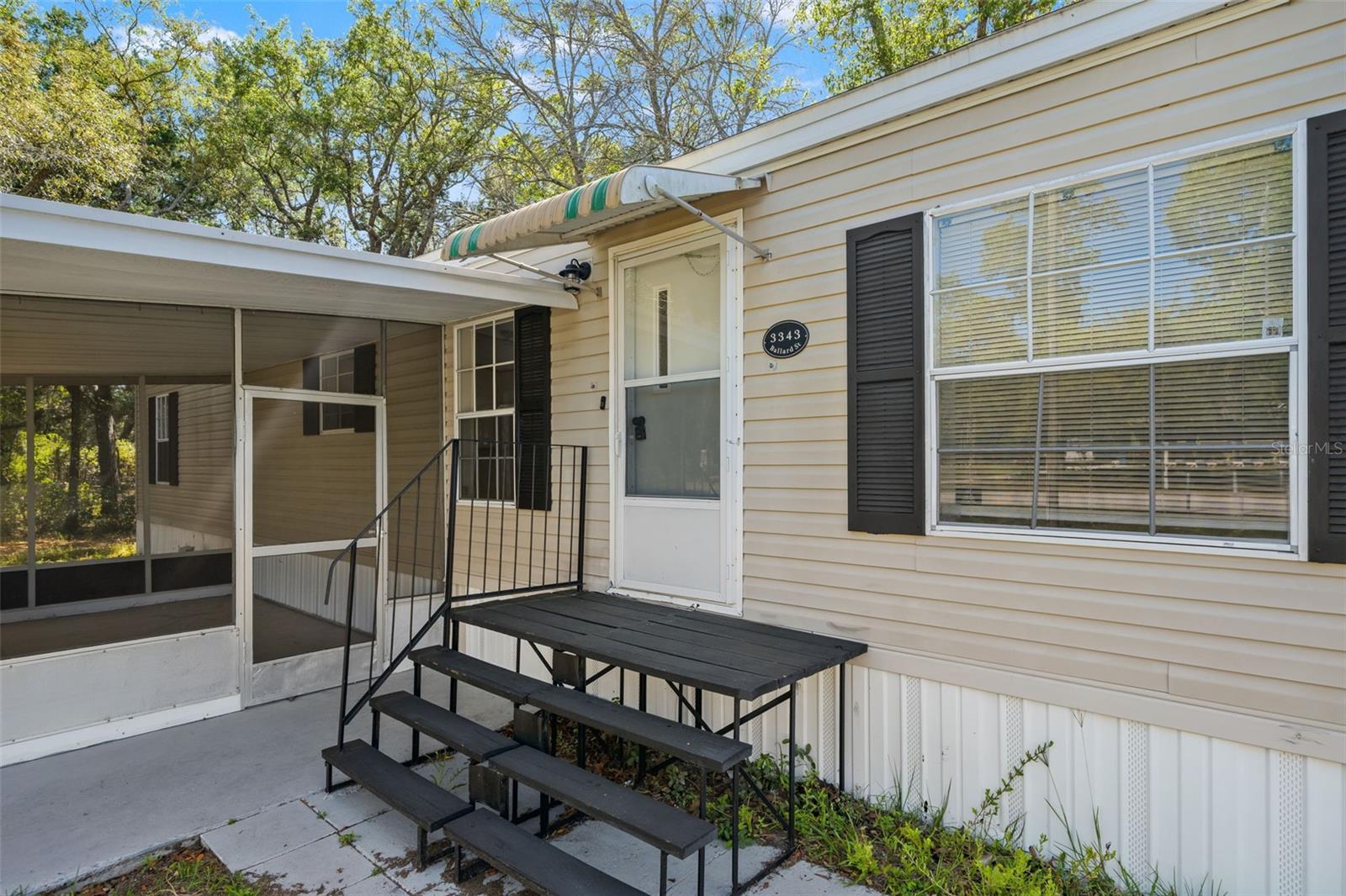 3345 Ballard St Property Photo 4