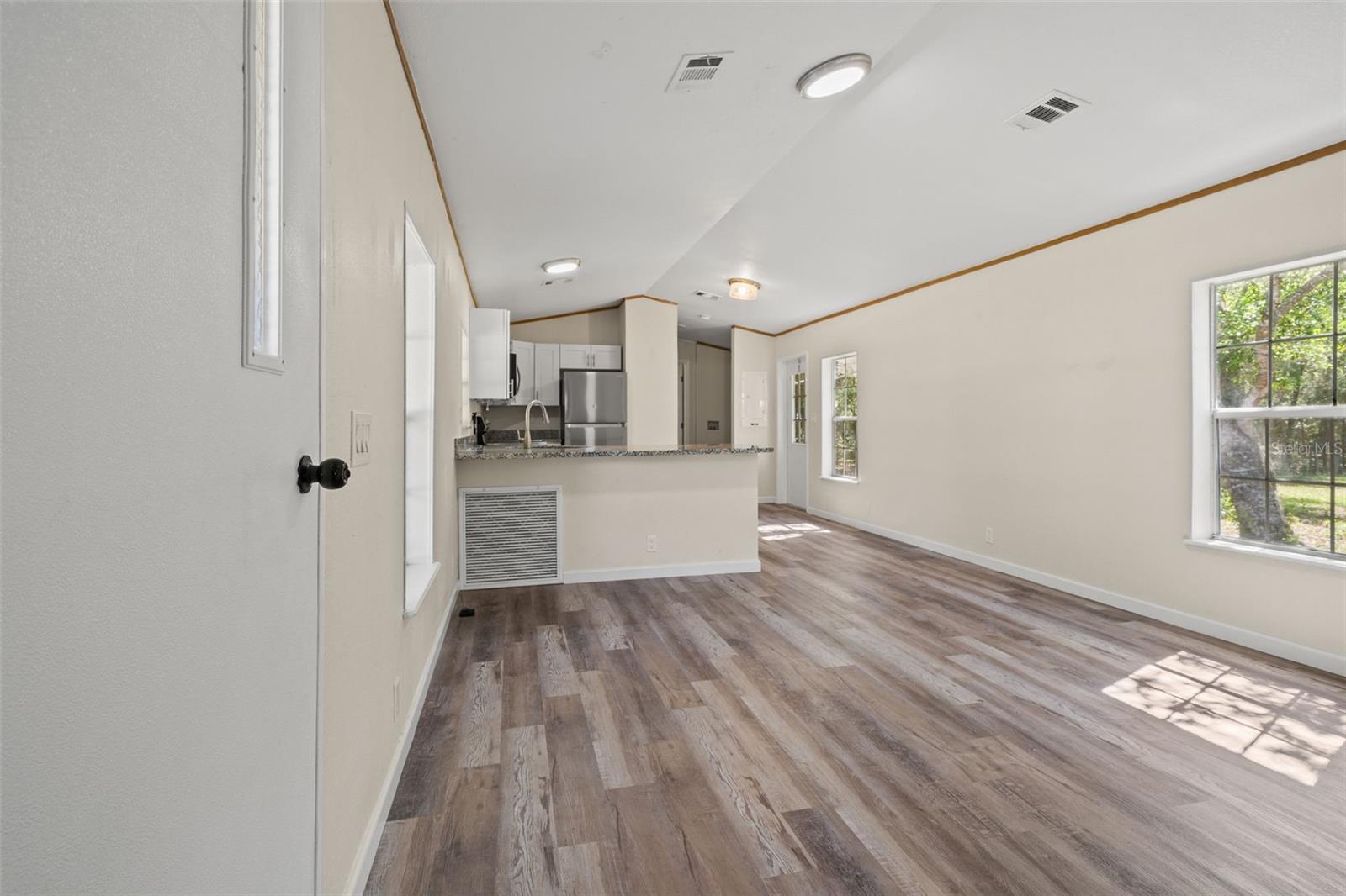 3345 Ballard St Property Photo 5